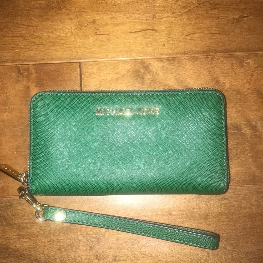 michael kors wristlet wallet
